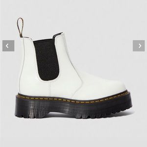 Dr Martin 2976 SMOOTH LEATHER PLATFORM CHELSEA BOOTS